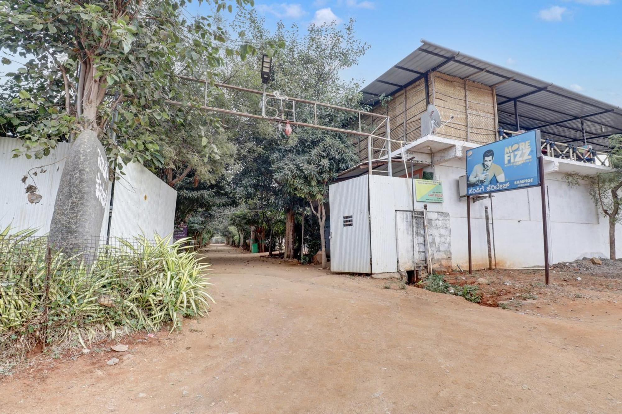 Oyo Sampige Heritage Hotel Koppal Bagian luar foto